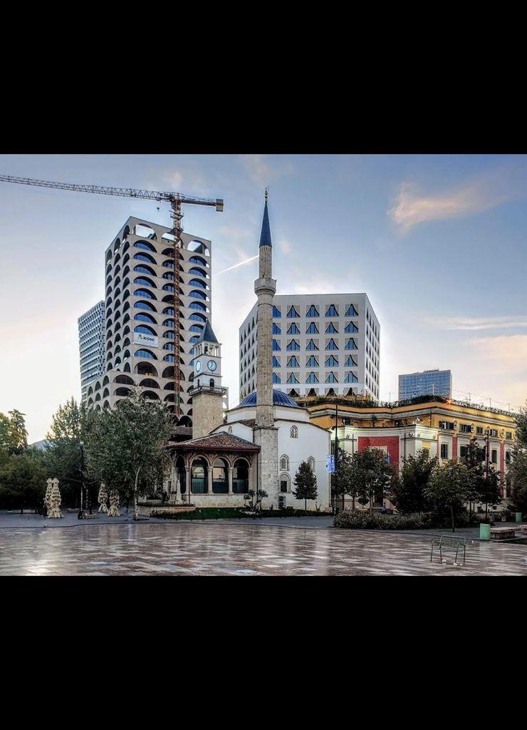JEPET ZYRE ME QERA 152M2 SHESHI SKENDERBEJ