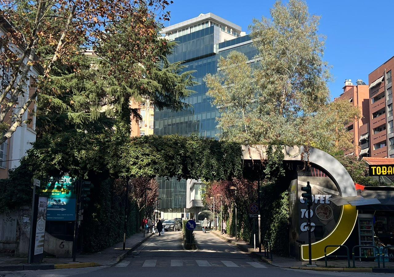Jepet me Qira Ambjent Zyrash Tek Kompleksi Panorama