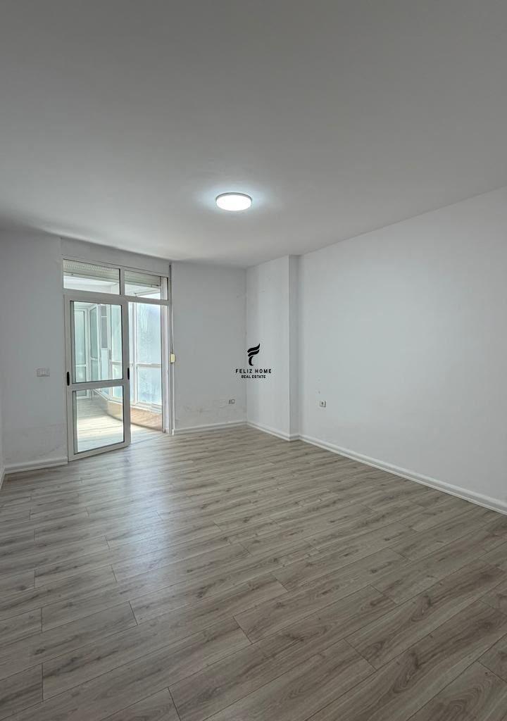 ZYRE ME QERA 130M2 ISH EKSPOZITA 80.000 LEKE FH-82434