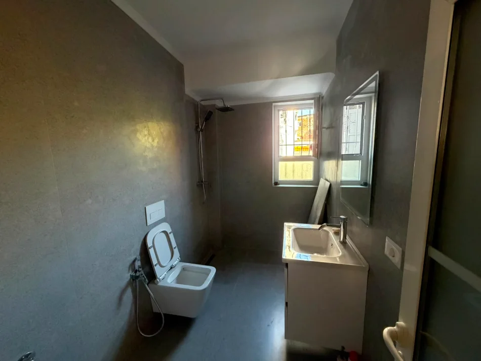 Tirane, shitet apartament 1+1 Kati 0, 57 m² 123.000 € (Rruga Ferit Xhajko)