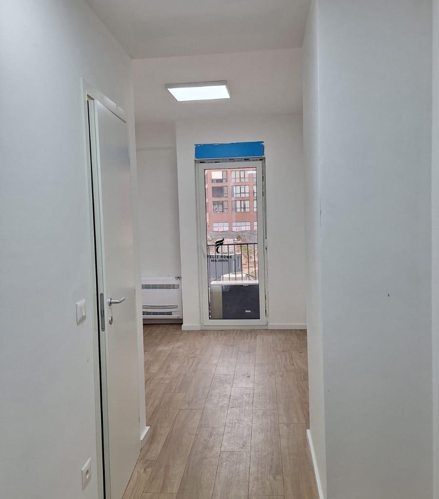 Zyra con Quota di 26.48 m2 su Boulevard RI a 25.000 lek
