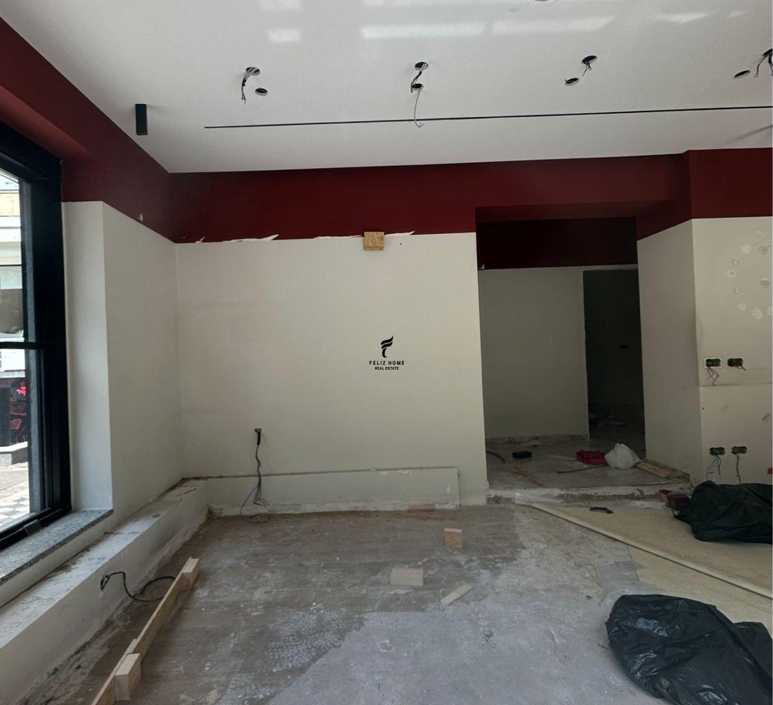 NEGOZIO CON VETRINA 80 M2 VIA MUHAMET GJOLLESHA 300.000 LEKE FH