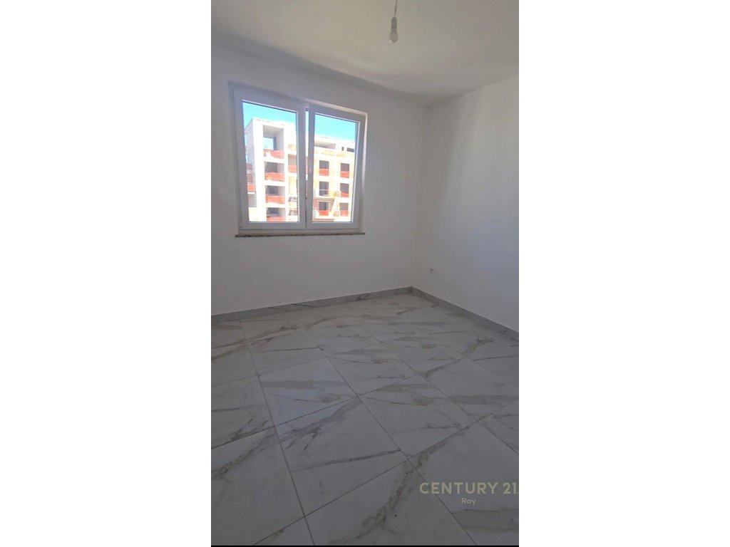 0685062709 Apartament2+1 VERANDE ME PAMJE DETI NE GOLEM