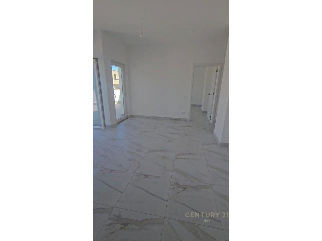 0685062709 Apartament2+1 VERANDE ME PAMJE DETI NE GOLEM