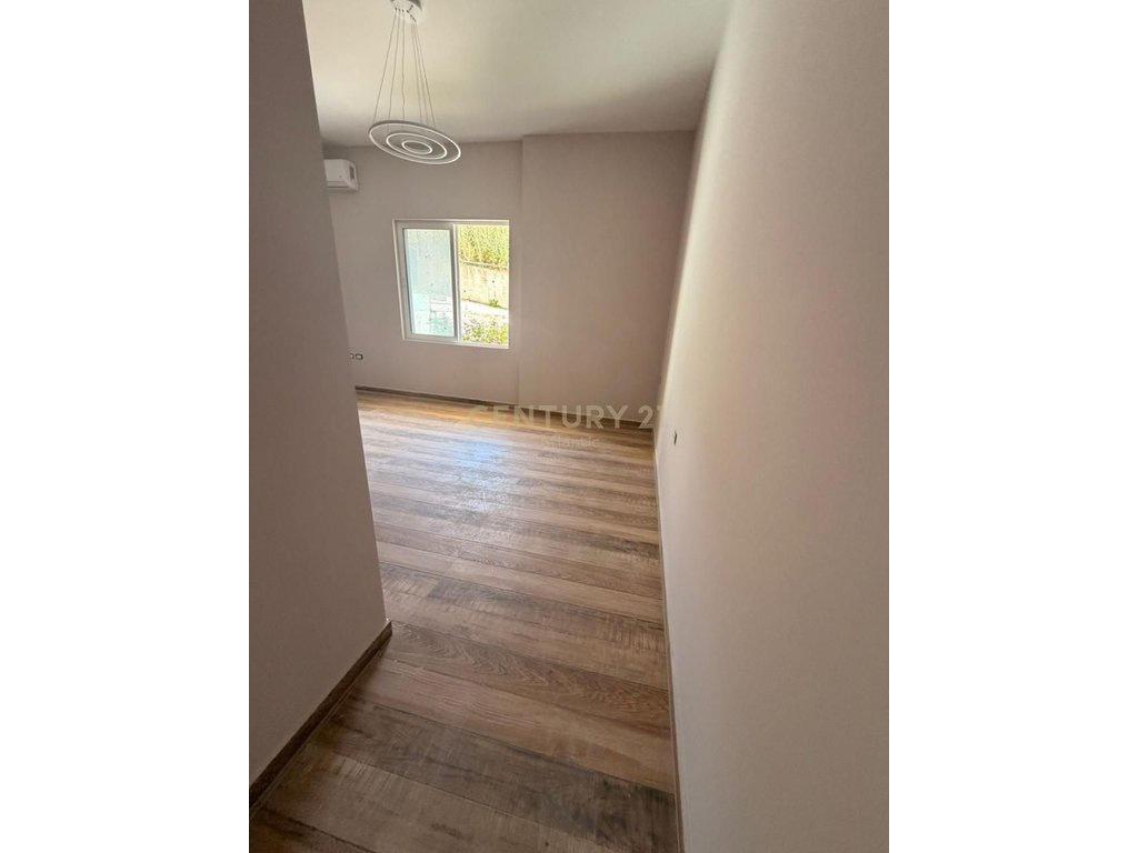 0685062709Garzoniere Shkëmbi i Kavajës