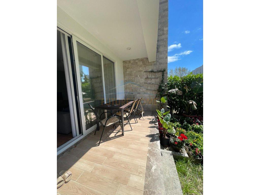 For Sale: 1+1 Apartment with Yard, Gjiri i Lalzit 0692542681