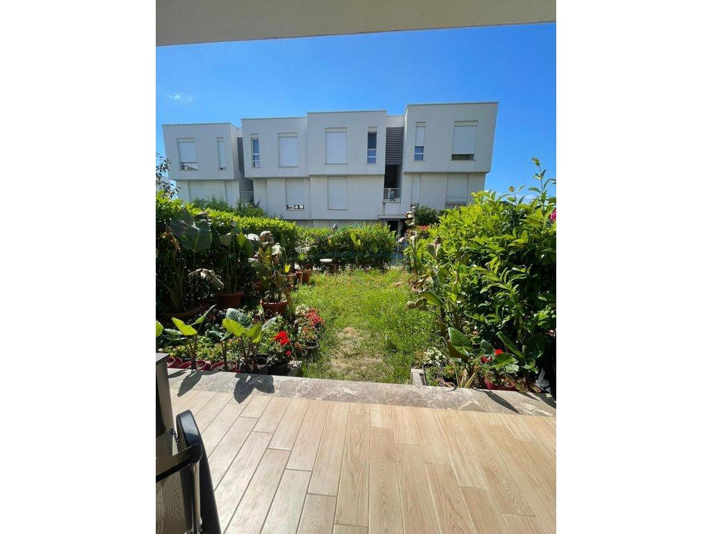 For Sale: 1+1 Apartment with Yard, Gjiri i Lalzit 0692542681