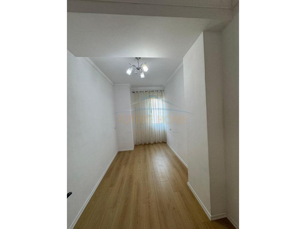 Shitet, Apartament 2+1, Fresk