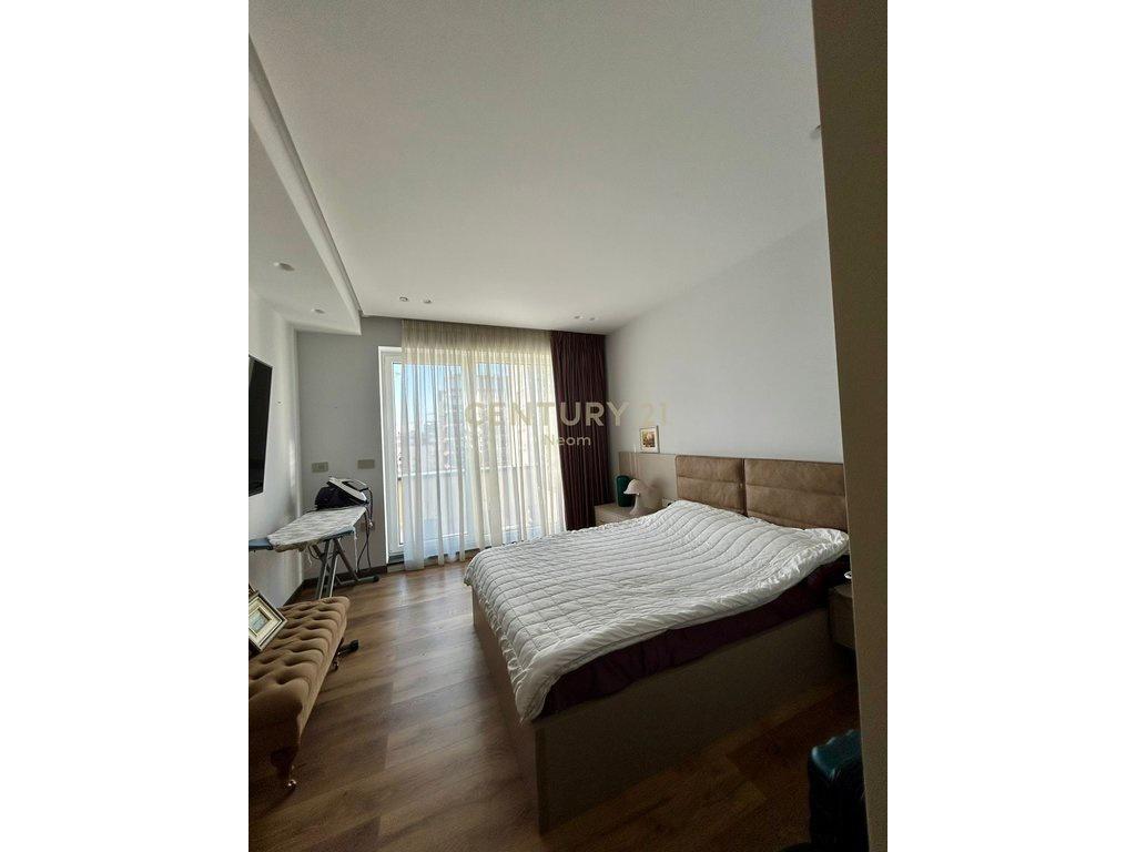 SHITET PENTHOUSE TEK ISH BLLOKUT
