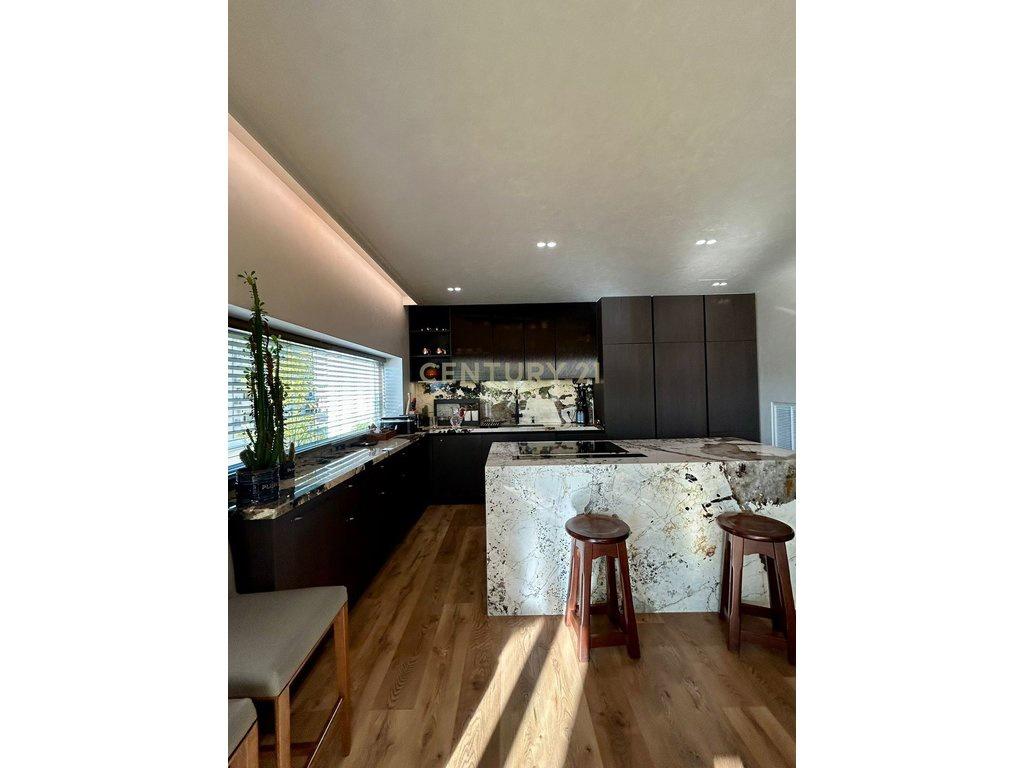 SHITET PENTHOUSE TEK ISH BLLOKUT