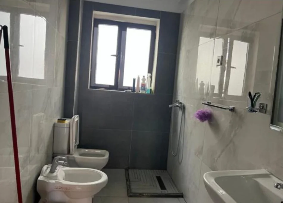 Tirane, vendesi appartamento 1+1 Piano 3, 47 m² 126.000 € (Medreseja)