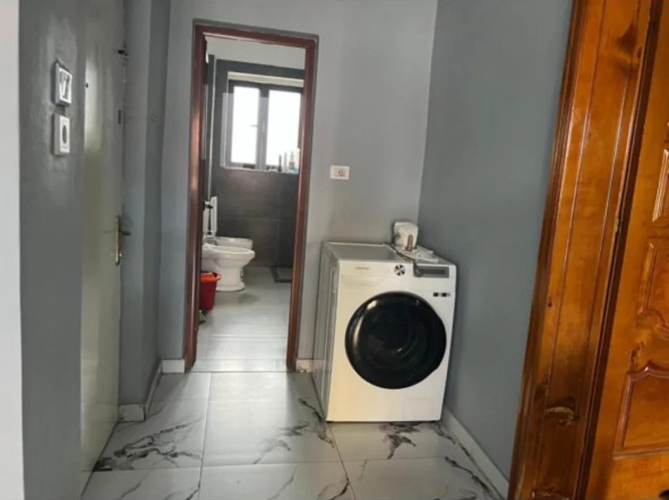 Tirane, vendesi appartamento 1+1 Piano 3, 47 m² 126.000 € (Medreseja)