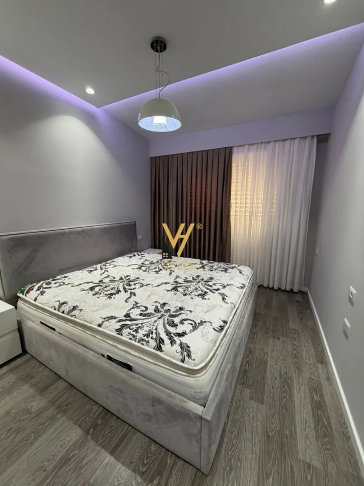 Tirane, jepet me qera apartament 3+1+Ballkon Kati 6, 190 m² 1.200 € (KODRA E DIELLIT)