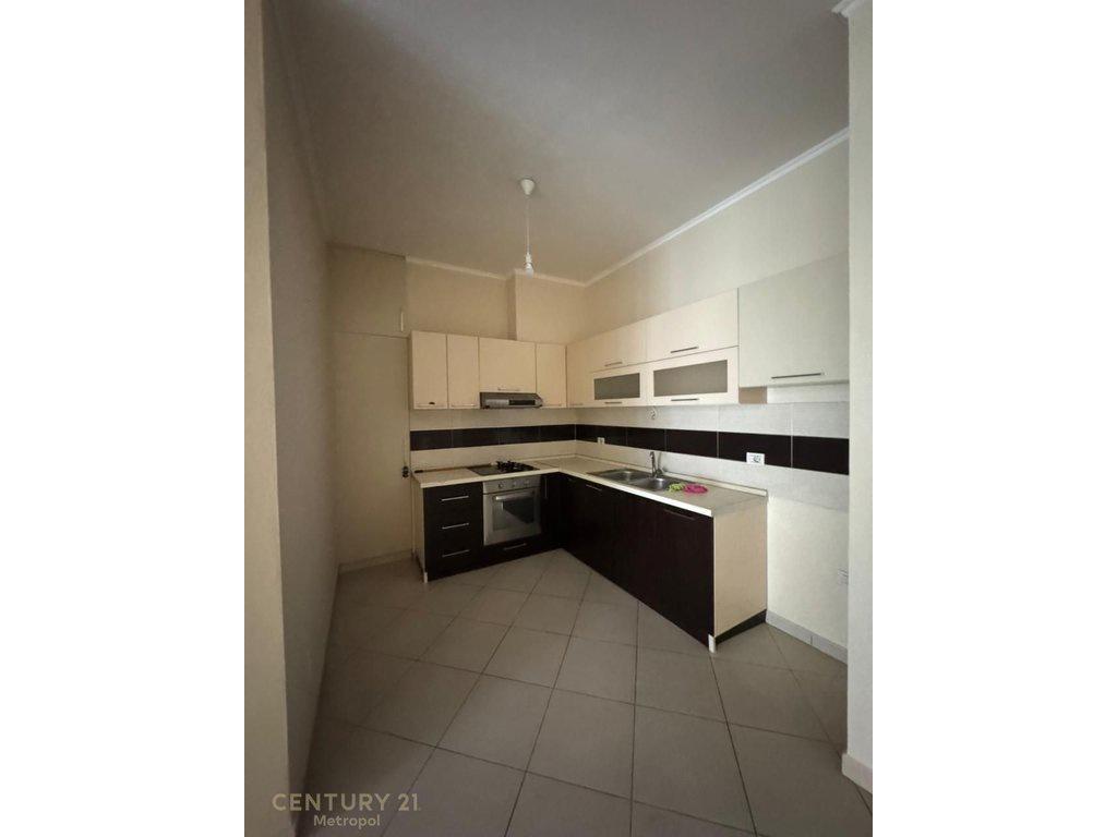 Shitet Apartament 1+1 – Kika 2