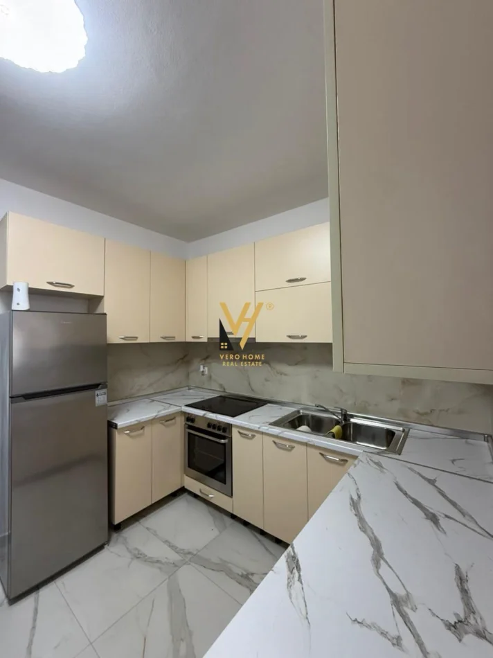 Tirane, for Rent 2+1 Apartment with Balcony, 8th Floor, 93 m², €800 (Near Bus Park)