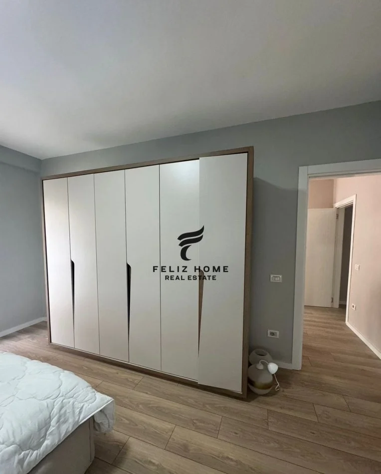 Tirane, affitto appartamento 2+1 Piano 4, 100 m² 500 € (FRESK)