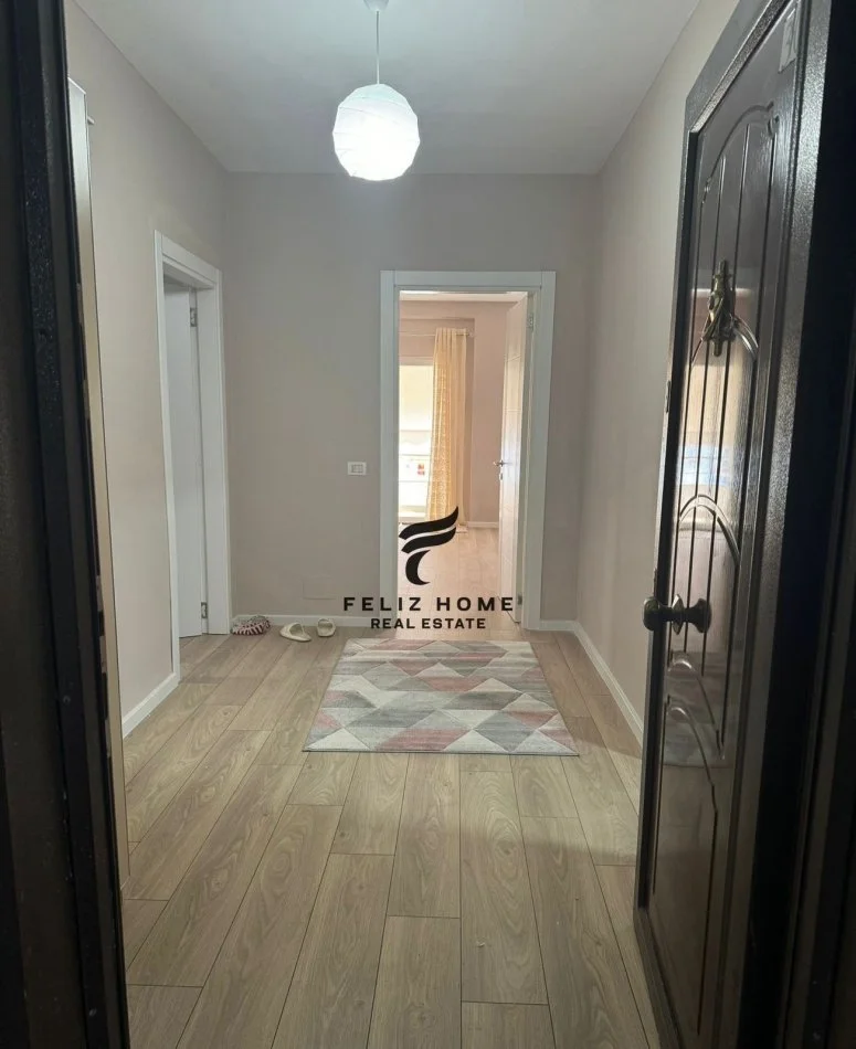 Tirane, affitto appartamento 2+1 Piano 4, 100 m² 500 € (FRESK)