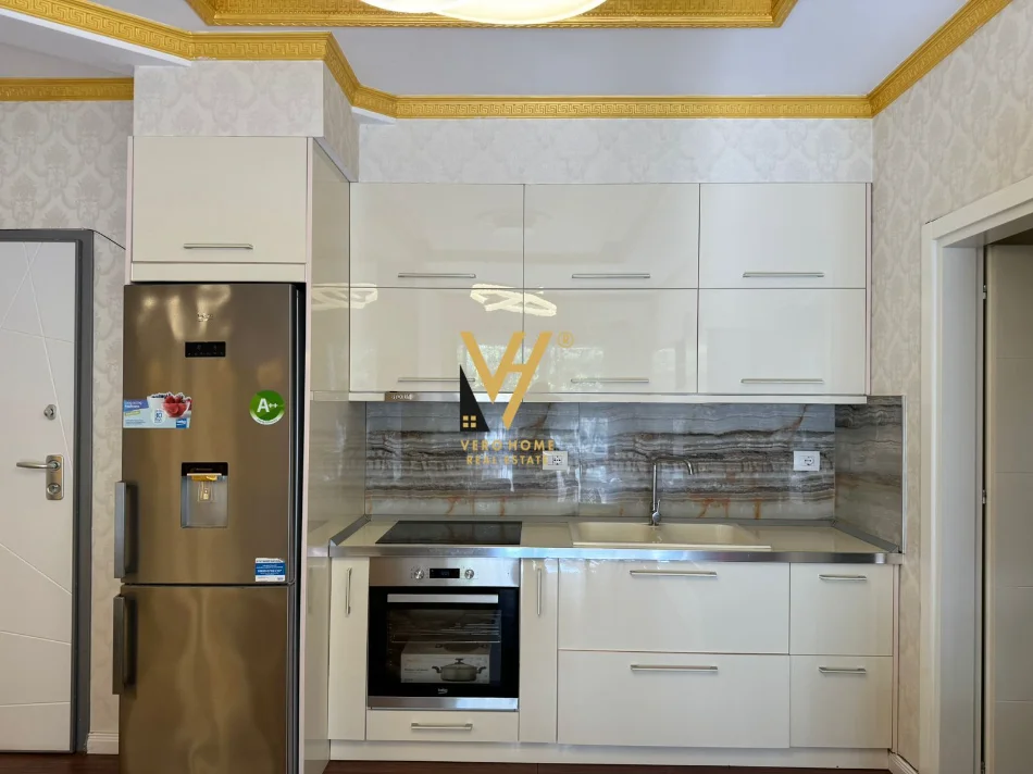 Tirane, affitto appartamento 2+1+balcone Piano 0, 140 m² 800 € (LIQUIDO CALDO)