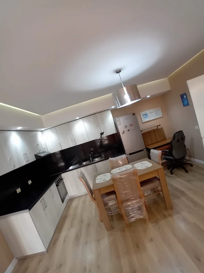 Tirane, affitto di appartamento 1+1 Piano 2, 73 m² 700 € (VIA KAVAJES)