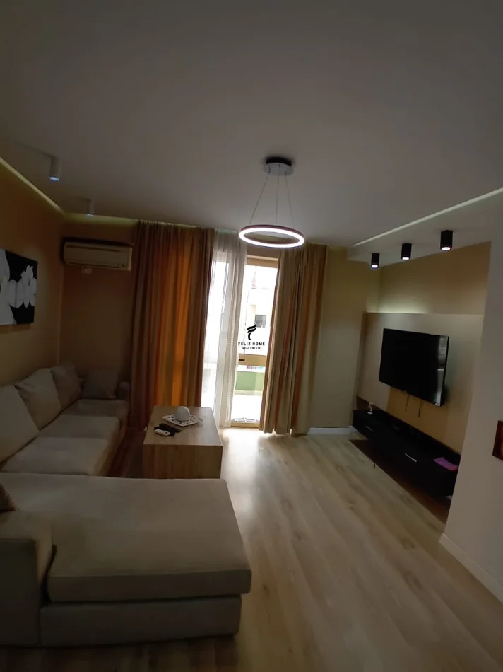 Tirane, affitto di appartamento 1+1 Piano 2, 73 m² 700 € (VIA KAVAJES)