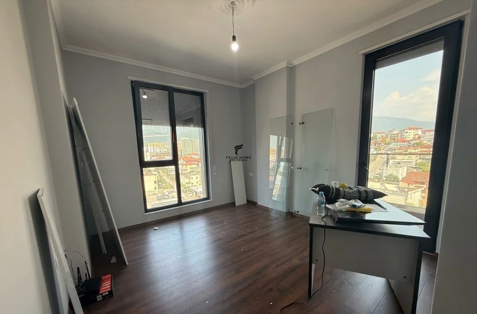 Tirane, affitto appartamento 3+1 Piano 6, 140 m² 700 € (PORCELANI)