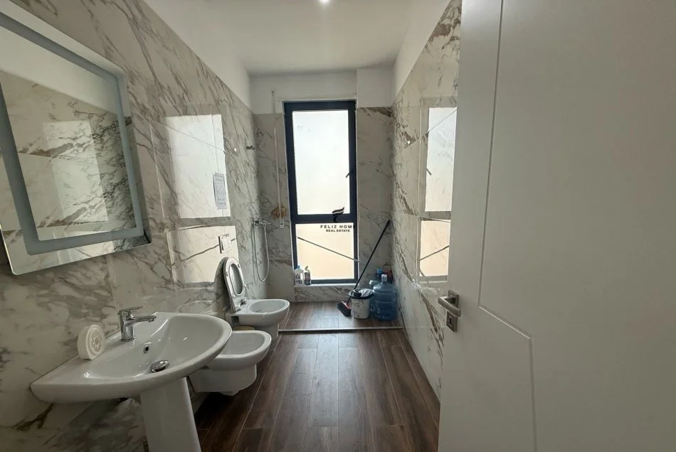 Tirane, affitto appartamento 3+1 Piano 6, 140 m² 700 € (PORCELANI)