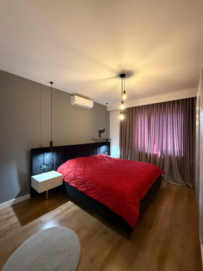 Tirana, affitto appartamento 1+1 con balcone al 11° piano, 70 m², 700 € (COMUNE DI PARISIT)