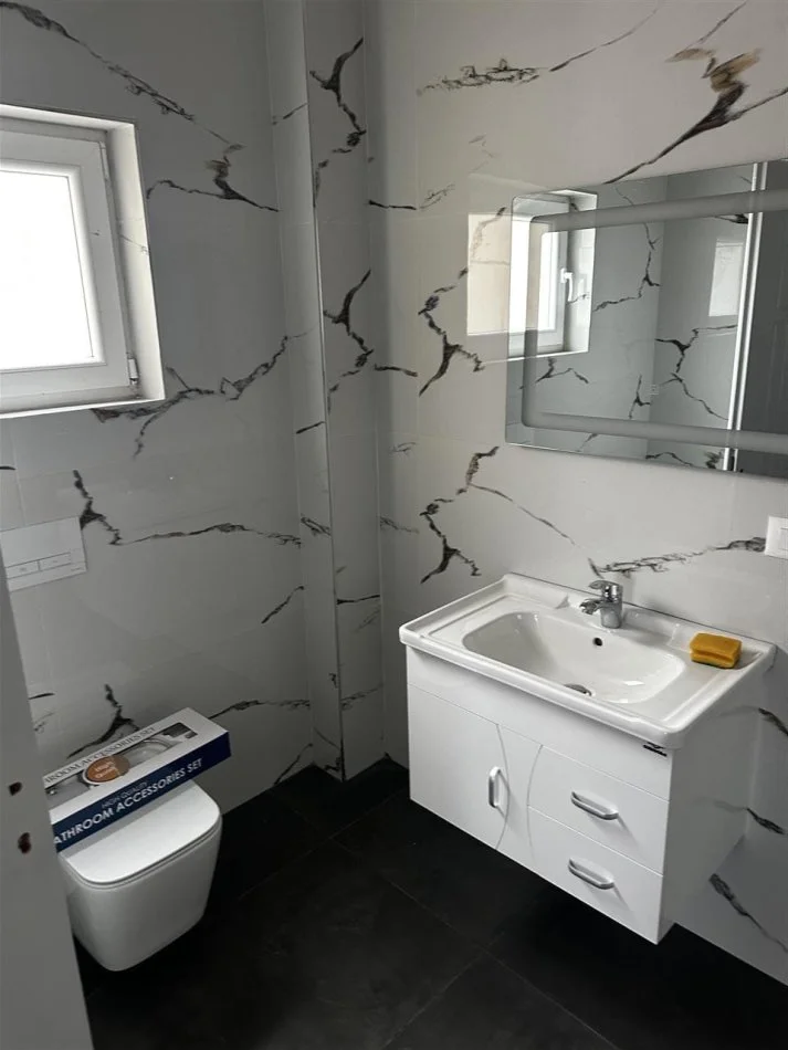 Tirane, affitto di appartamento 3+1+Balcone Piano 2, 120 m² 650 € (SELEZIONATO)