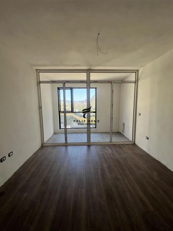 Tirane, affitto appartamento 1+1+Balcone Piano 3, 81 m² 600 € (FUSHA E AVIACIONIT)
