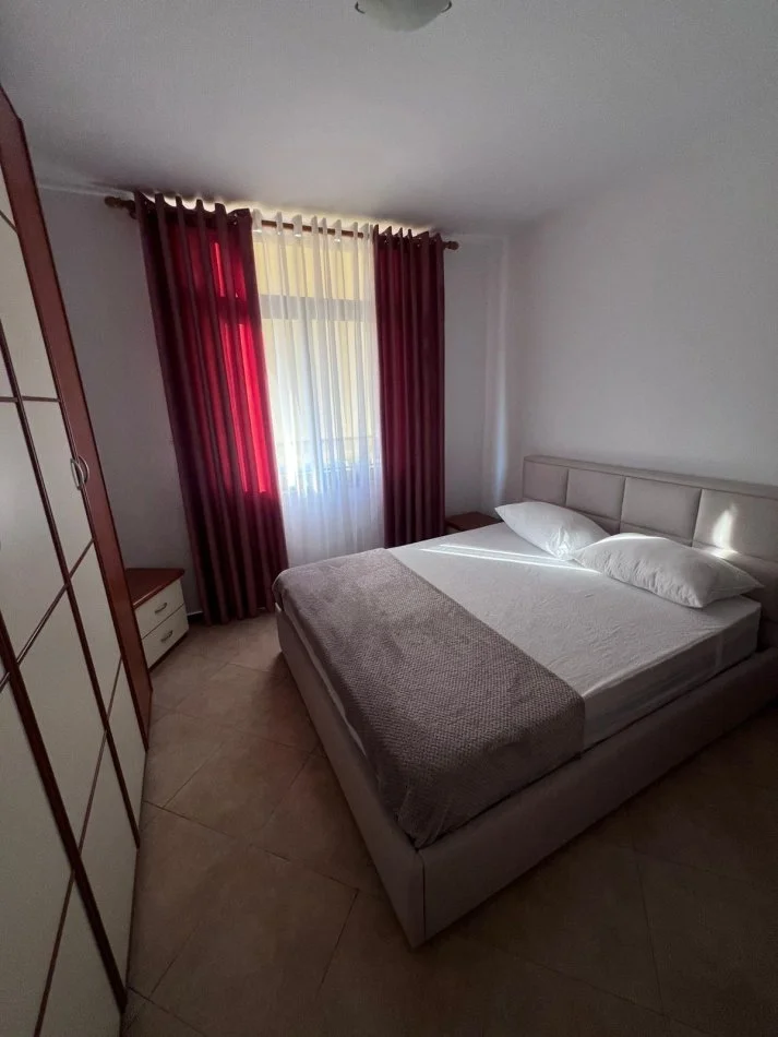 Tirane, jepet me qera apartament 2+1 Kati 8, 78 m² 750 € (QENDER)