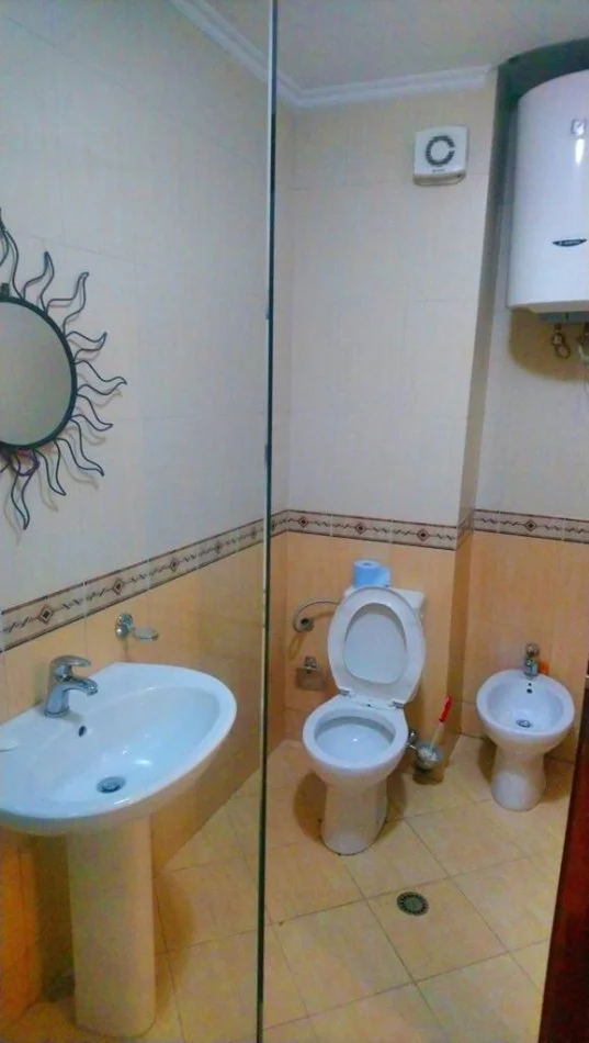 Tirane, affitto appartamento 2+1 Piano 8, 78 m² 750 € (CENTRO)