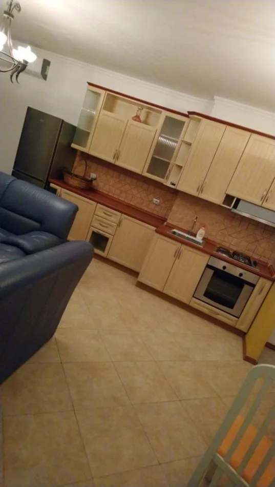 Tirane, affitto appartamento 2+1 Piano 8, 78 m² 750 € (CENTRO)