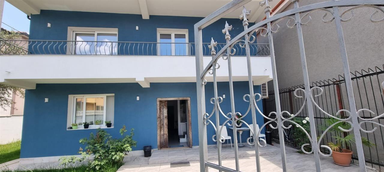 Vilë 2-katëshe në shitje, Rruga e Kavajës