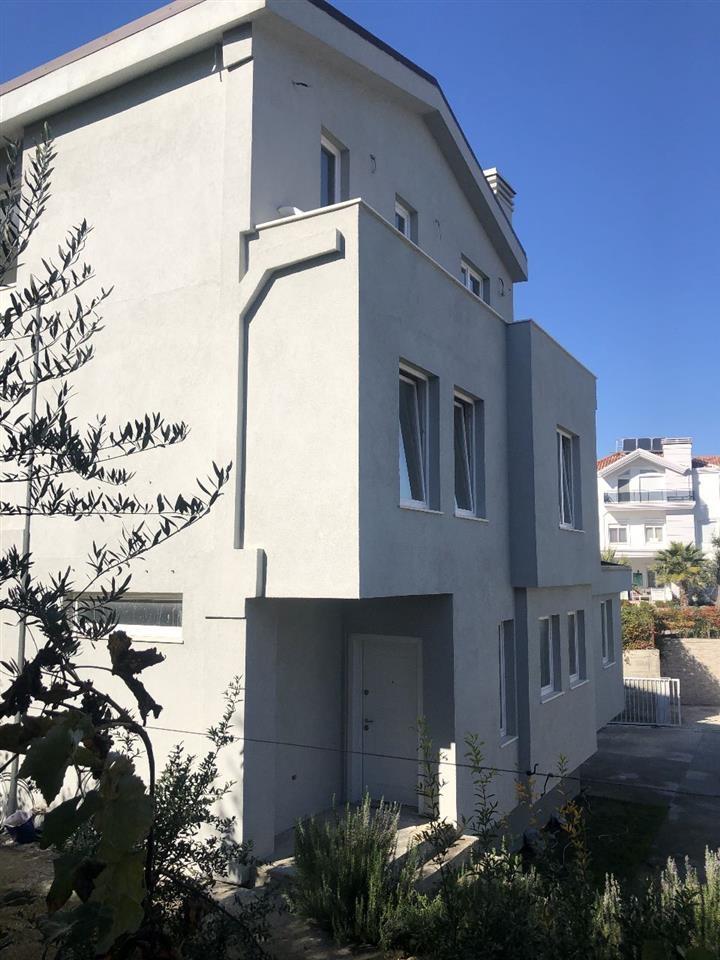 Vilè 3-piani in affitto, Akacia Hills 2