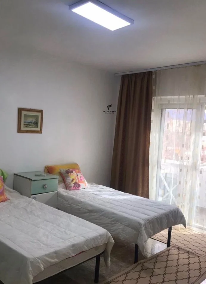 Tirane, affitto appartamento 2+1 Piano 4, 80 m² 550 € (VIA DIBRES)