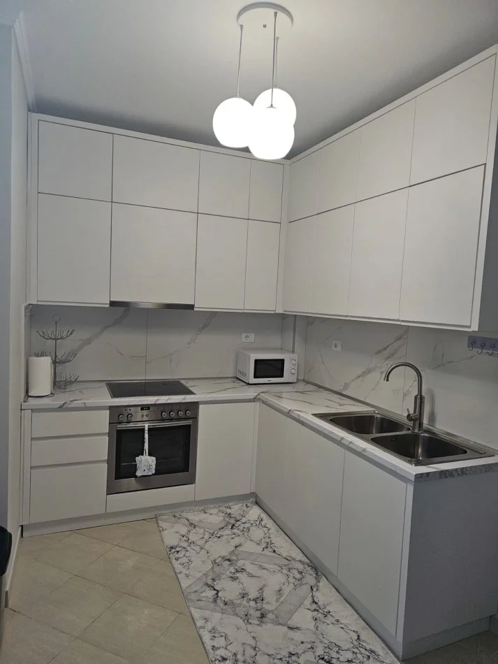 Tirane, affitto appartamento 2+1+Balcone Piano 2, 100 m² 600 € (CODICE DELL'ANNUNCIO)