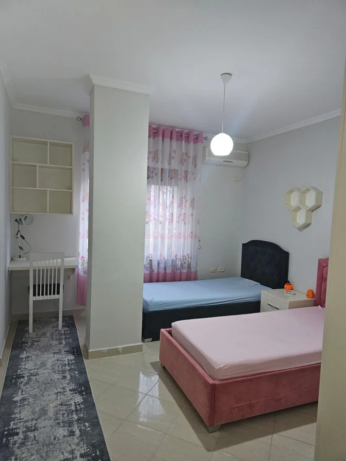 Tirane, affitto appartamento 2+1+Balcone Piano 2, 100 m² 600 € (CODICE DELL'ANNUNCIO)
