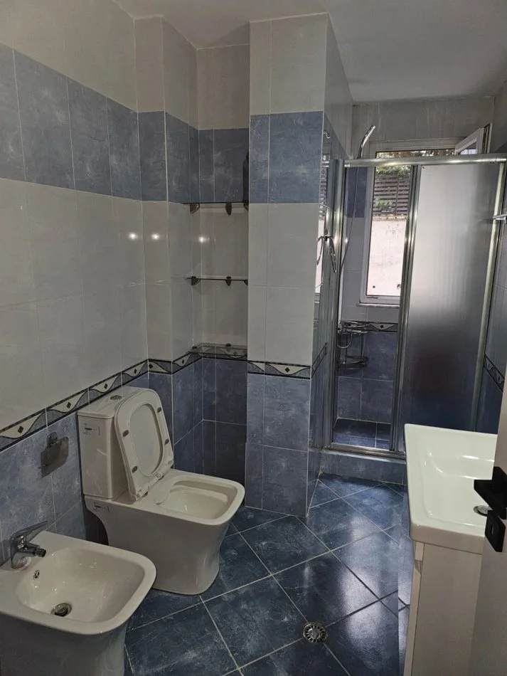 Tirane, affitto appartamento 2+1+Balcone Piano 2, 100 m² 600 € (CODICE DELL'ANNUNCIO)