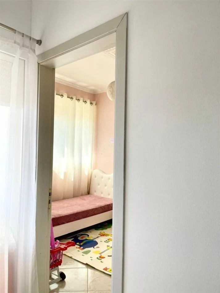 Tirane, affitto mensile appartamento 2+1 con balcone, Piano 2, 100 m², 700 € (JORDAN MISJA)