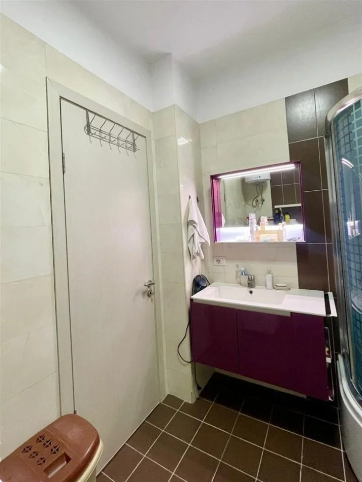 Tirane, affitto mensile appartamento 2+1 con balcone, Piano 2, 100 m², 700 € (JORDAN MISJA)