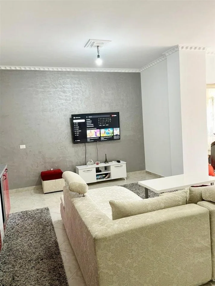 Tirane, affitto mensile appartamento 2+1 con balcone, Piano 2, 100 m², 700 € (JORDAN MISJA)