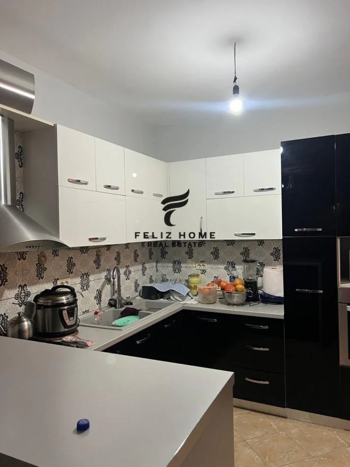 Tirane, affitto appartamento 2+1 Piano 6, 87 m² 450 € (YERISHT)