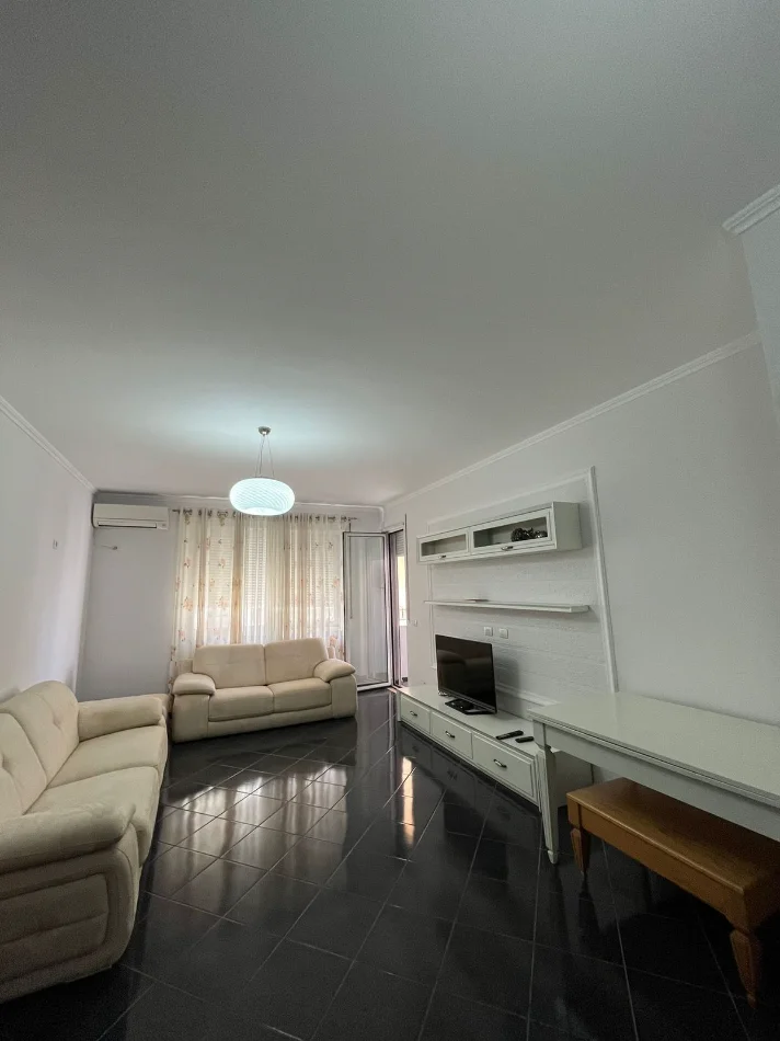 Tirane, jepet me qera apartament 2+1+Ballkon Kati 2, 100 m² 450€ (Fresk/Rr.Muhamet Deliu)