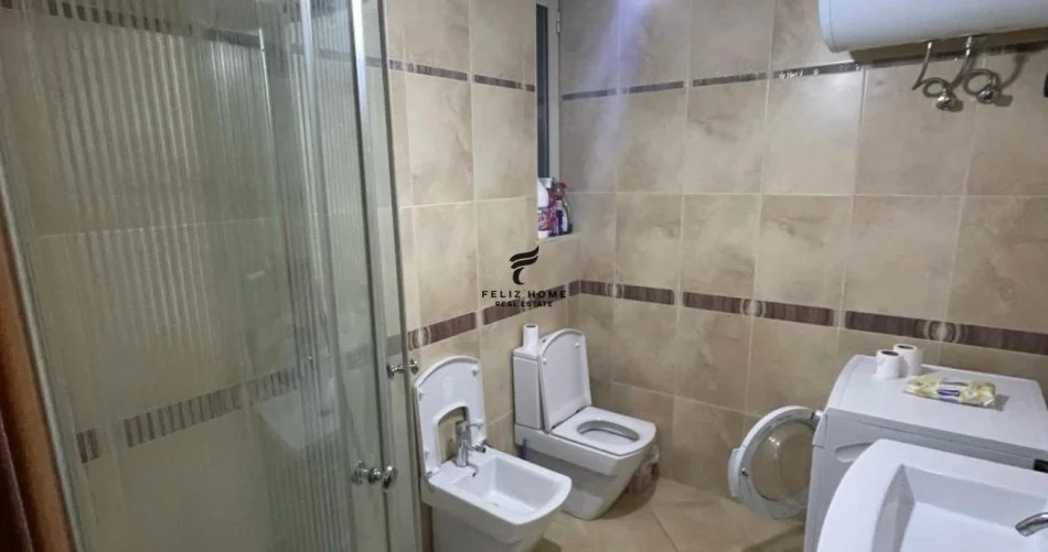 Tirane, affitto appartamento 1+1 con balcone al 4° piano, 57 m², 600 € (MYSLYM SHYRI)