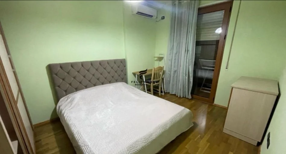 Tirane, affitto appartamento 1+1 con balcone al 4° piano, 57 m², 600 € (MYSLYM SHYRI)