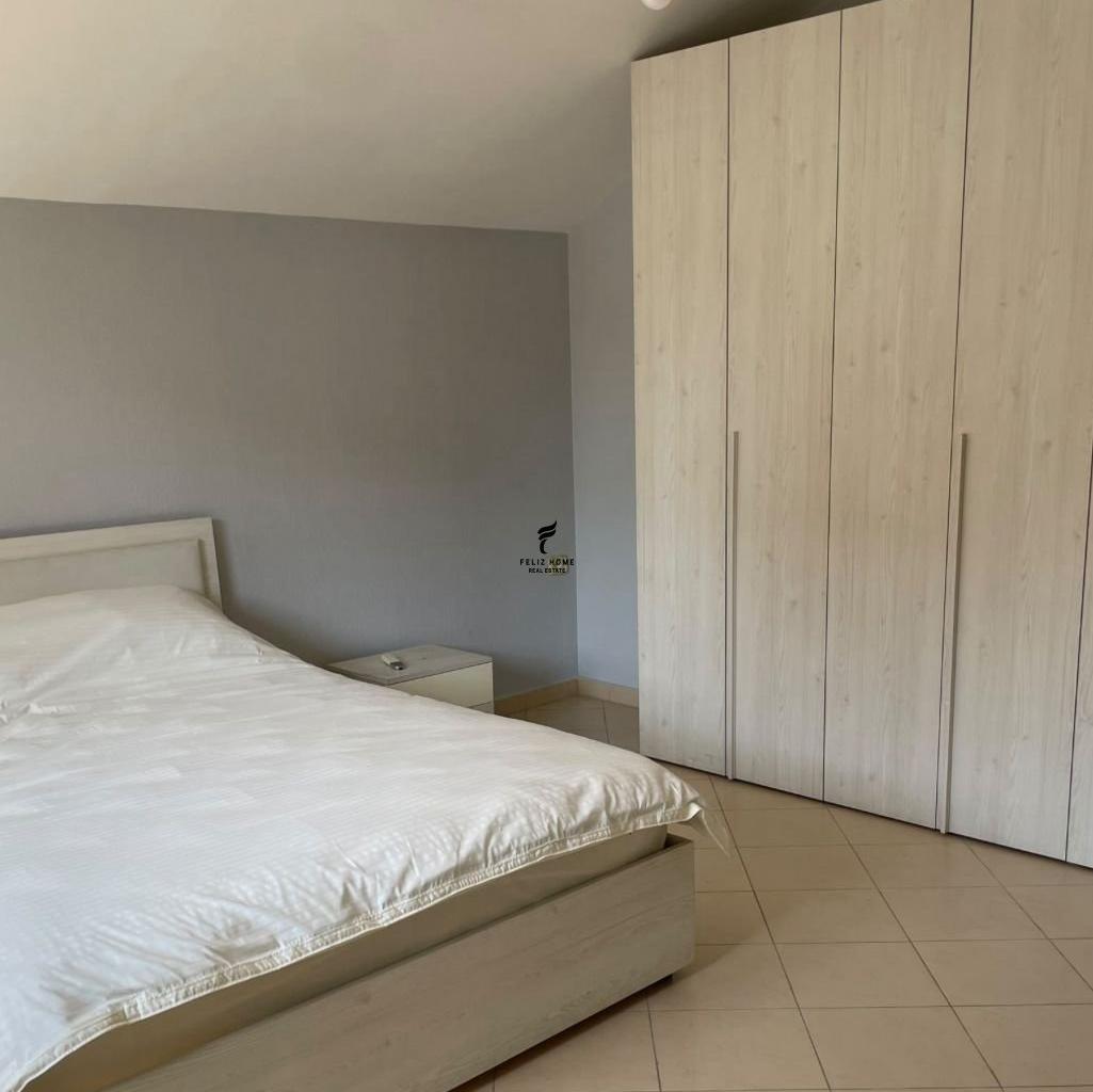 VILLA WITH 272 M2 LAND, DON BOSKO, 200,000 LEKE