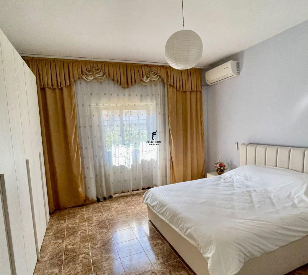 VILLA WITH 272 M2 LAND, DON BOSKO, 200,000 LEKE