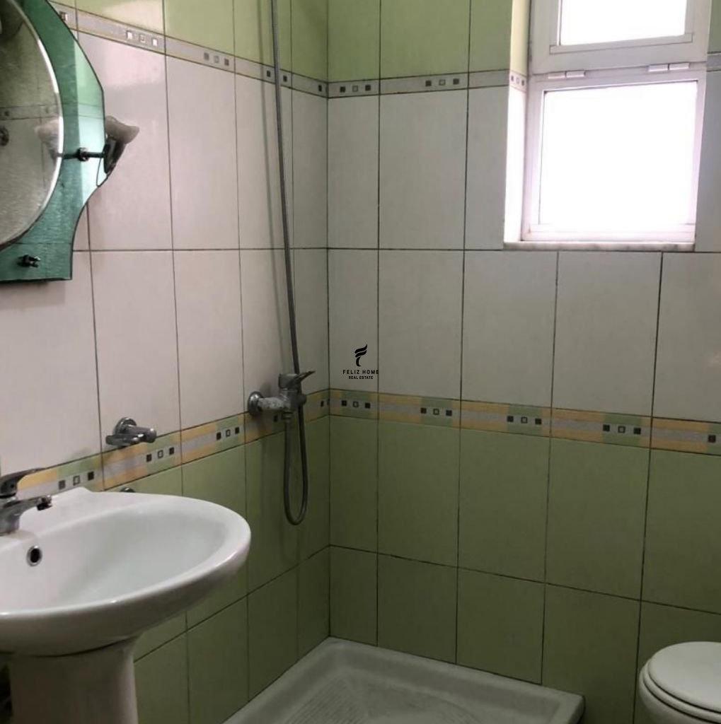 VILLA WITH 272 M2 LAND, DON BOSKO, 200,000 LEKE