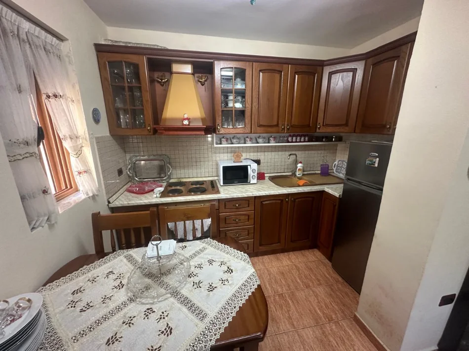 Tirana, Apartment for Rent 2+1+Balcony, 3rd Floor, 95 m², €600 (Pazari i Ri)