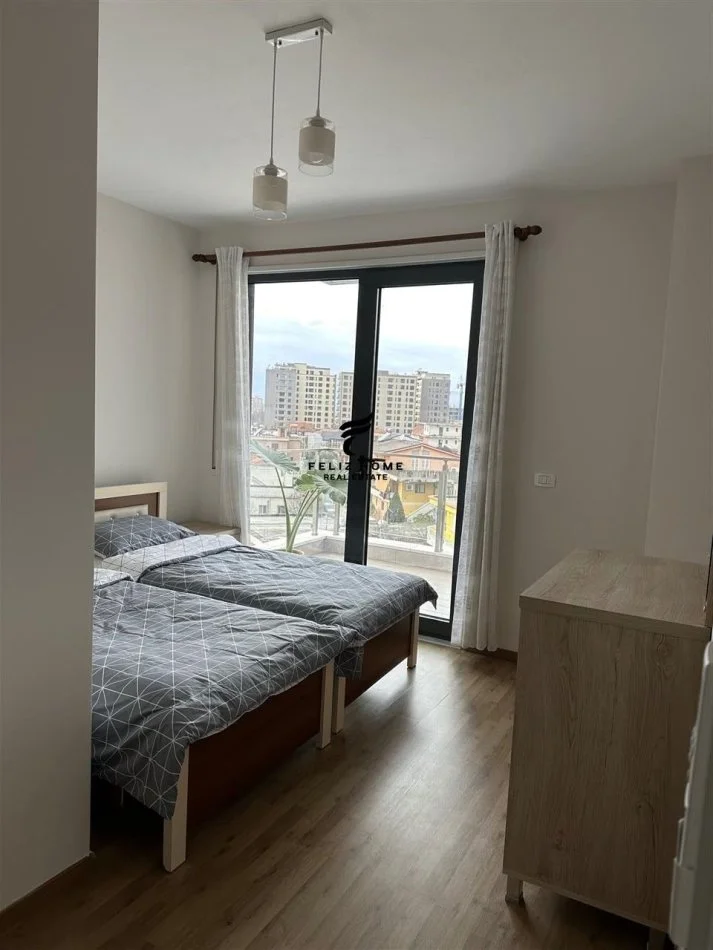 Tirane, affitto appartamento 2+1 al terzo piano, 110 m², 750 € (vicino al parco)